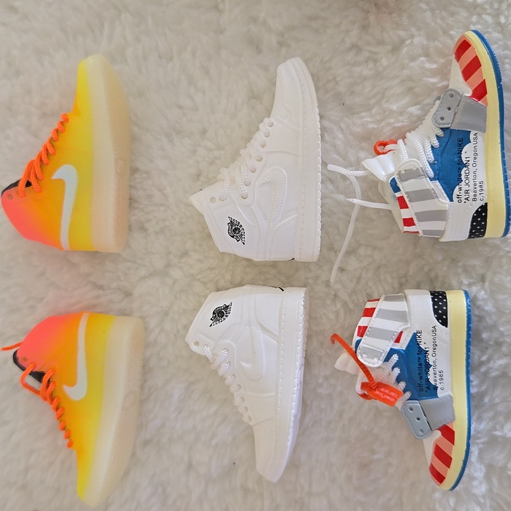 Labubu Sneakers With Boxes - Picture 3 of 3